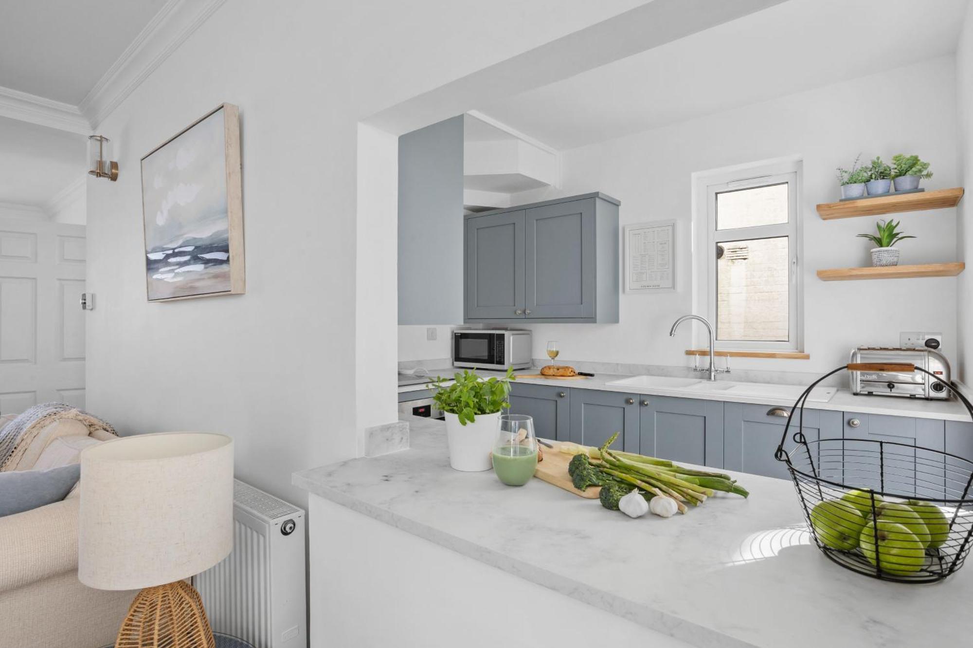 Uphigh - Elevated Family Home With Stunning River Views 다트머스 외부 사진