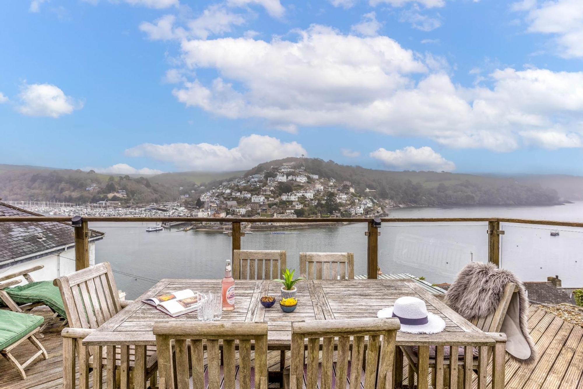 Uphigh - Elevated Family Home With Stunning River Views 다트머스 외부 사진